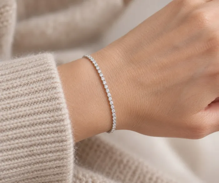 Rigid Bracelet with Round Stones · 1.38 ct