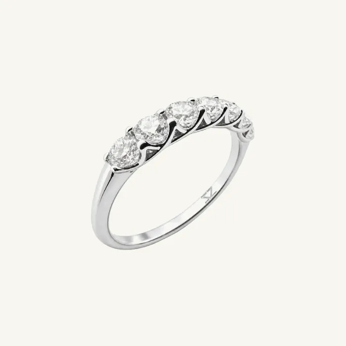 Row Ring with 7 Round Stones · 0.84 ct