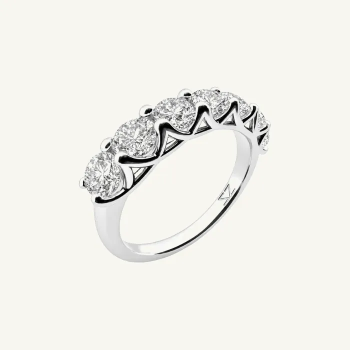 טבעת שורה | בשיבוץ 7 אבנים עגולות | 1.65 CT
