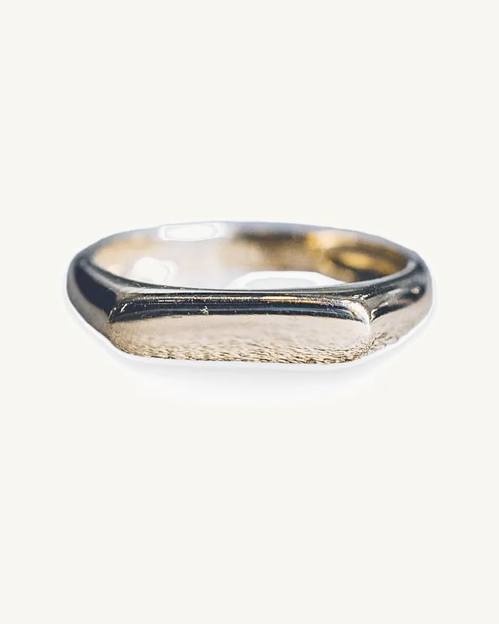 Signet Classic Ring