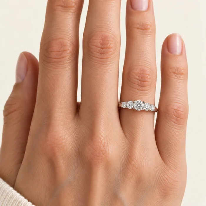 Кольцо-дорожка с камнем круглой огранки · 0.57 ct