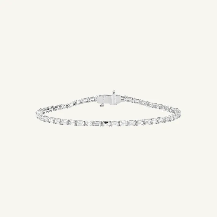 Tennis Bracelet with Emerald-Cut Stones · 4.10 ct
