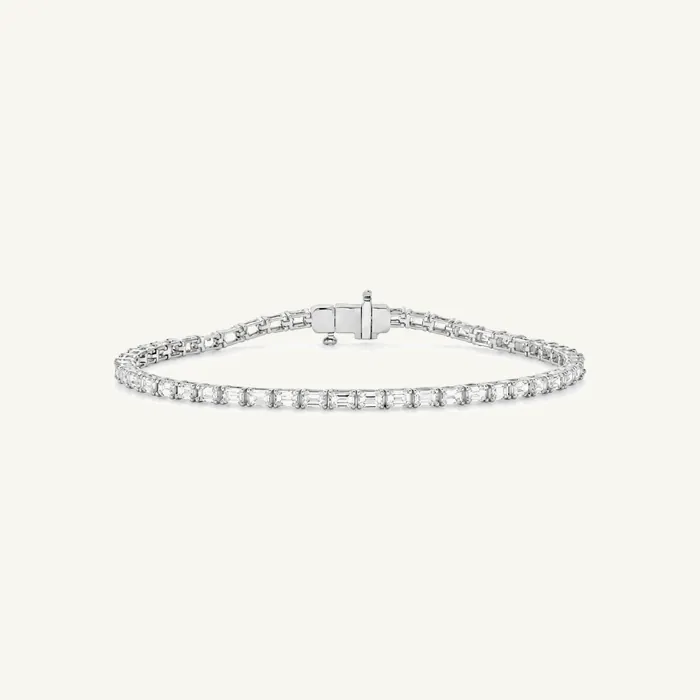 Tennis Bracelet with Emerald-Cut Stones · 4.10 ct