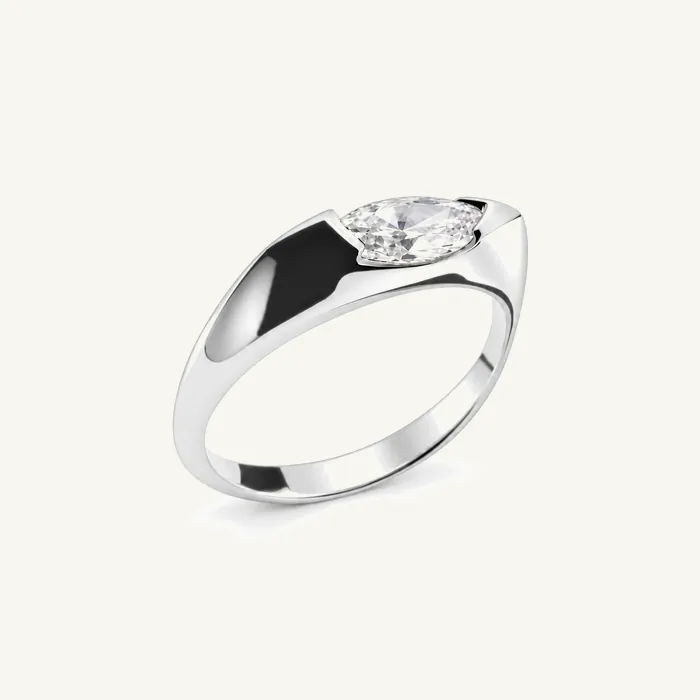 טבעת סוליטר | בשיבוץ אבן מרכזית מרקיזה | 0.52 CT — תמונת סטודיו