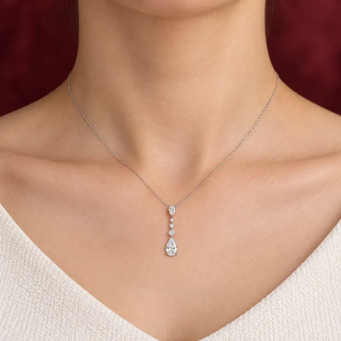 תליון יהלומים | בשיבוץ אבן טיפה | 1.53 CT - תמונת דוגמנית מאושרת