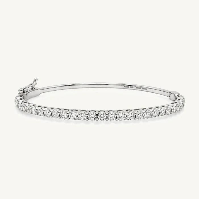 Rigid Bracelet with Round Stones · 1.38 ct