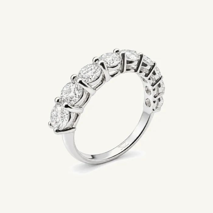 טבעת שורה | בשיבוץ 9 אבנים | אבנים עגולות | 1.94 CT — תמונת סטודיו
