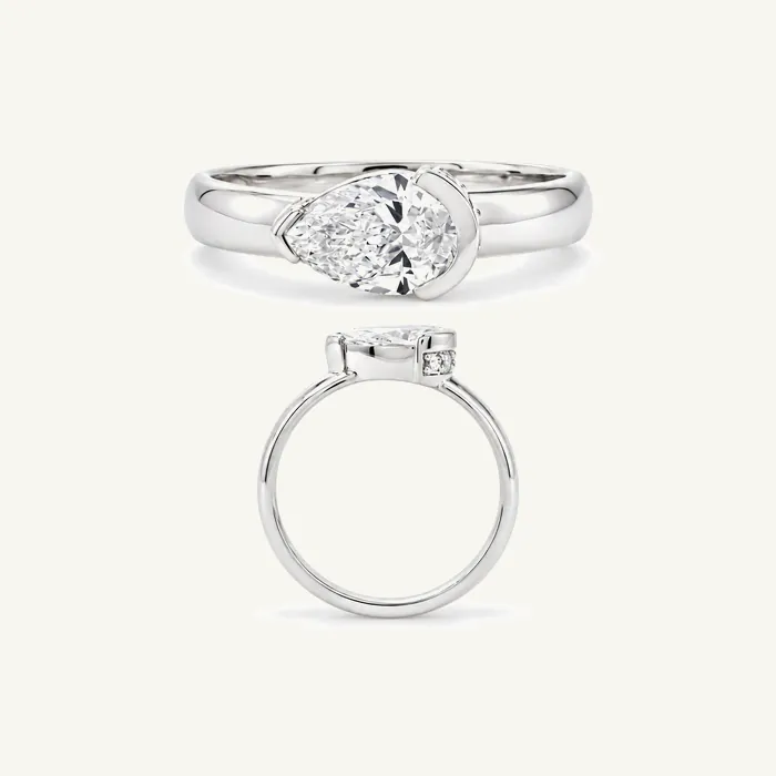 טבעת סוליטר | בשיבוץ אבן טיפה | 1.06 CT — תמונת סטודיו