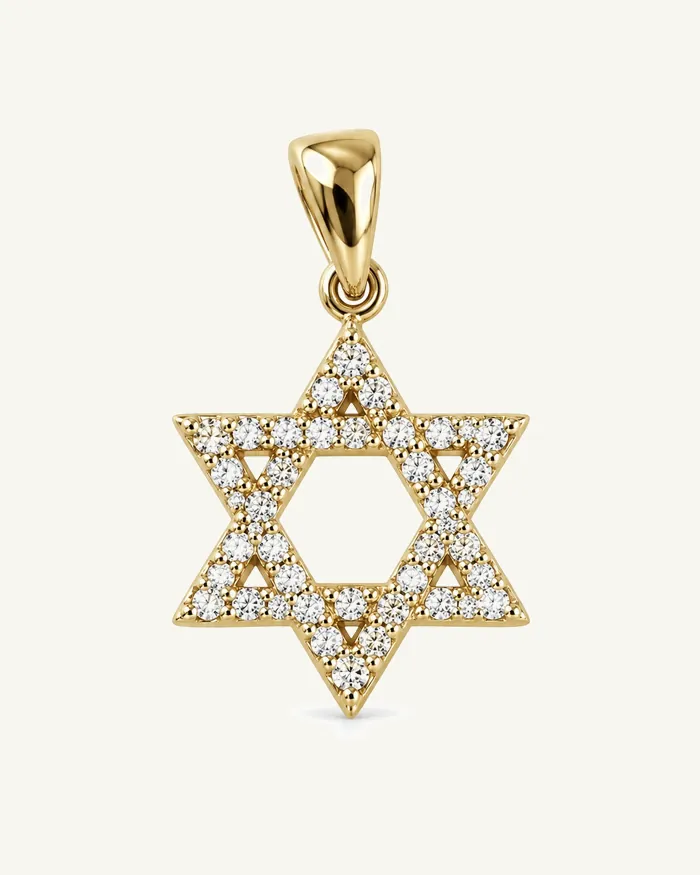 תליון מגן דוד משובץ מזהב צהוב 14 קראט — 0.5 גרם — תמונת סטודיו