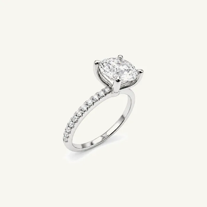 טבעת סוליטר | בשיבוץ אבן עגולה + צידי הטבעת | 1.67 CT — תמונת סטודיו