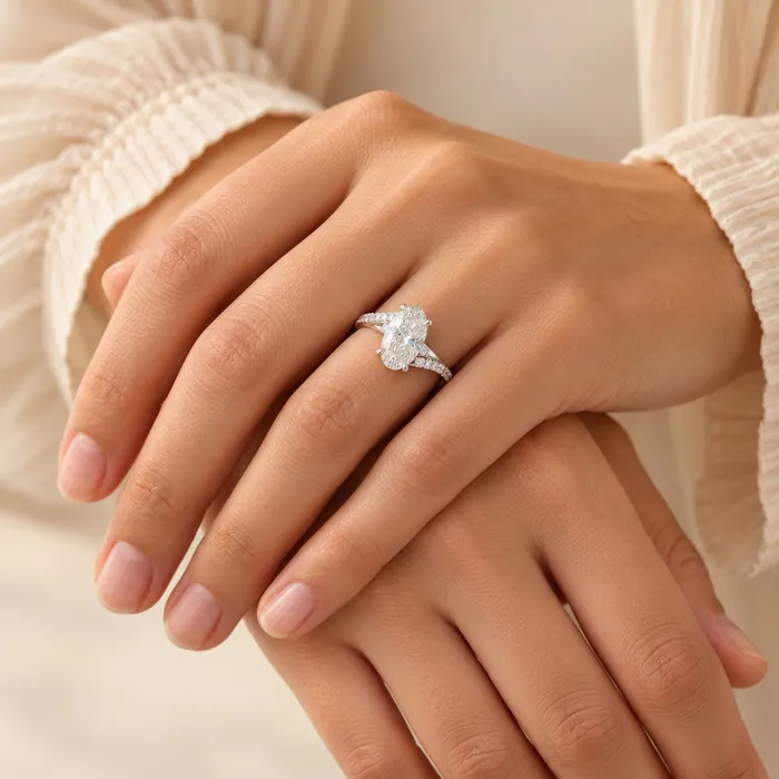 טבעת סוליטר | בשיבוץ אבן אובל | 1.8 CT - תמונת דוגמנית מאושרת