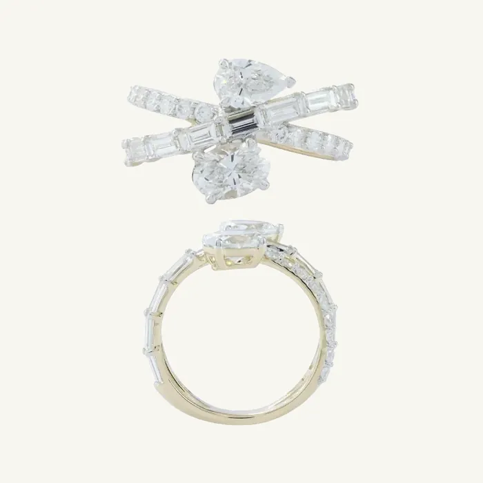Дизайнерское кольцо с камнями огранки «груша», «маркиз» и «изумруд» · 2.5 ct