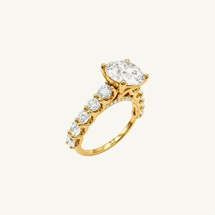 טבעת סוליטר | בשיבוץ אבן עגולה + צידי הטבעת | 3.6 CT